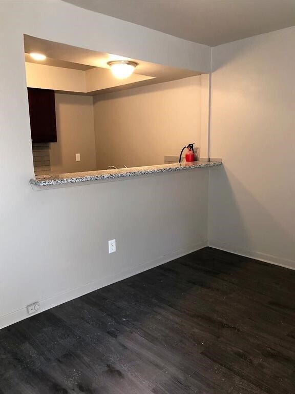 Building Photo - 6815 Beachwood St