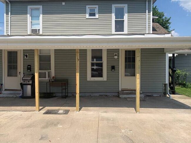 Primary Photo - Updated 1 Bedroom Apartment