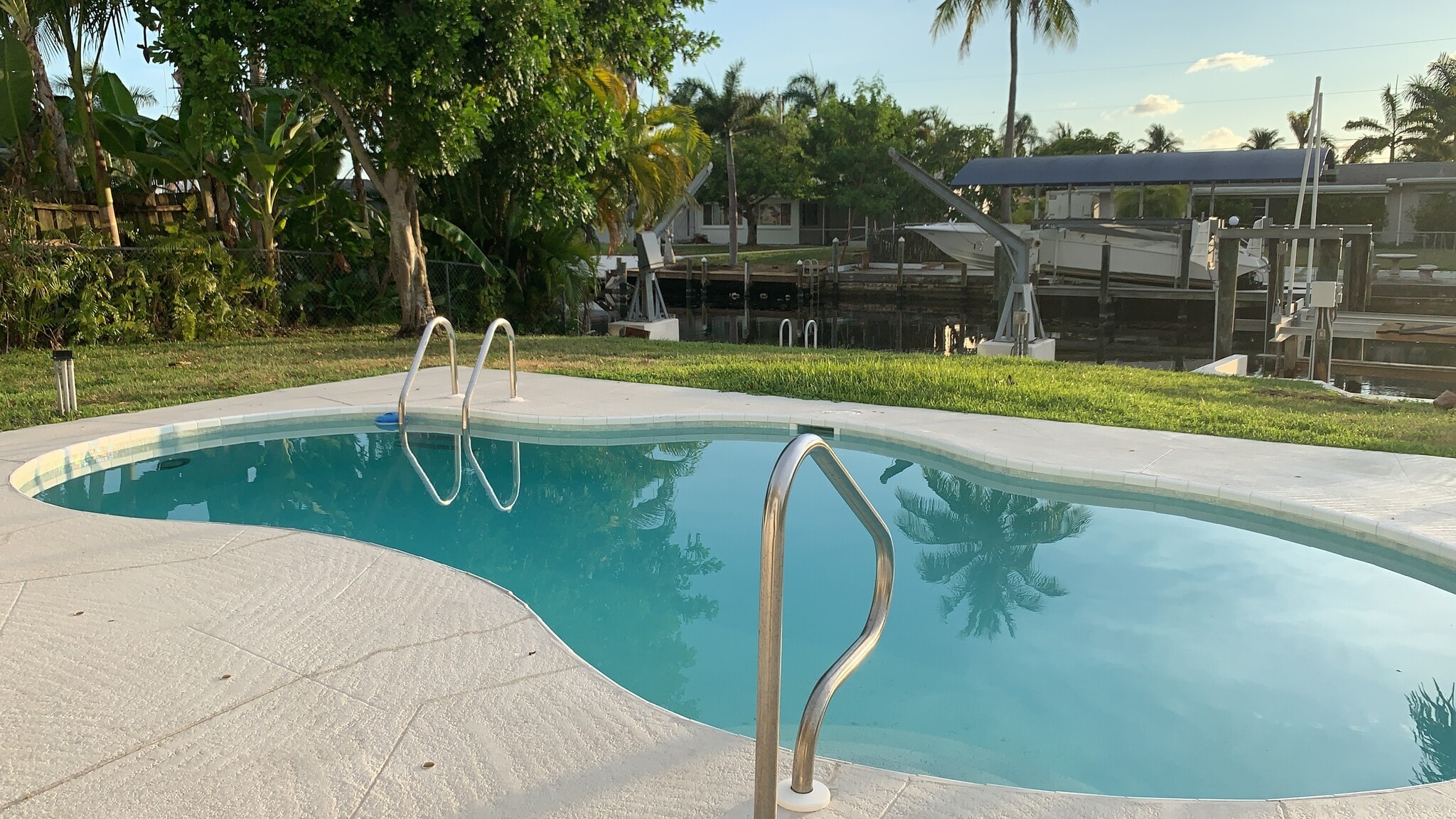 Building Photo - 5330 Bayshore Ave