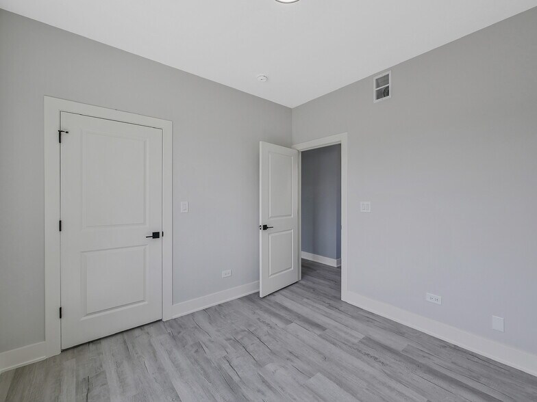 Building Photo - 1139 S Mozart St