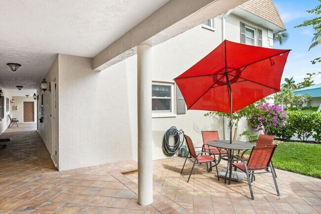 Building Photo - ** OLDE NAPLES ** 2 BED / 1 BATH - CONDO - TURNKEY - 3 BLOCKS FROM GULF - SEASONAL OR SHORT TERM