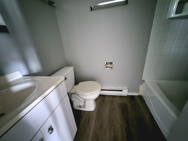 Building Photo - 474 W 14th Pl