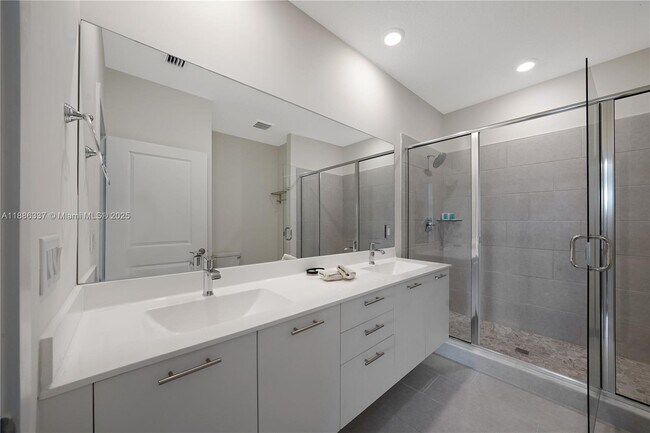 Building Photo - 8167 NW 41st St