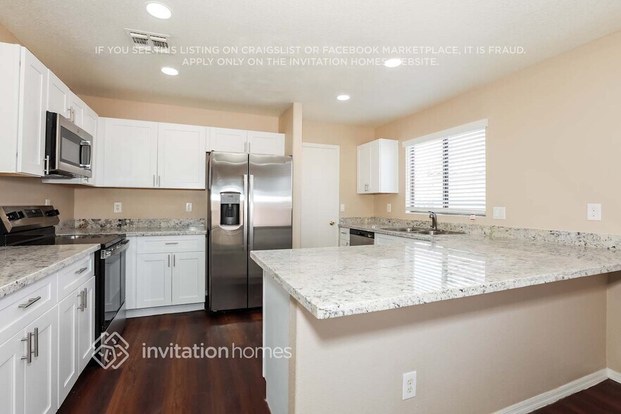 Building Photo - 10820 E Arcadia Ave