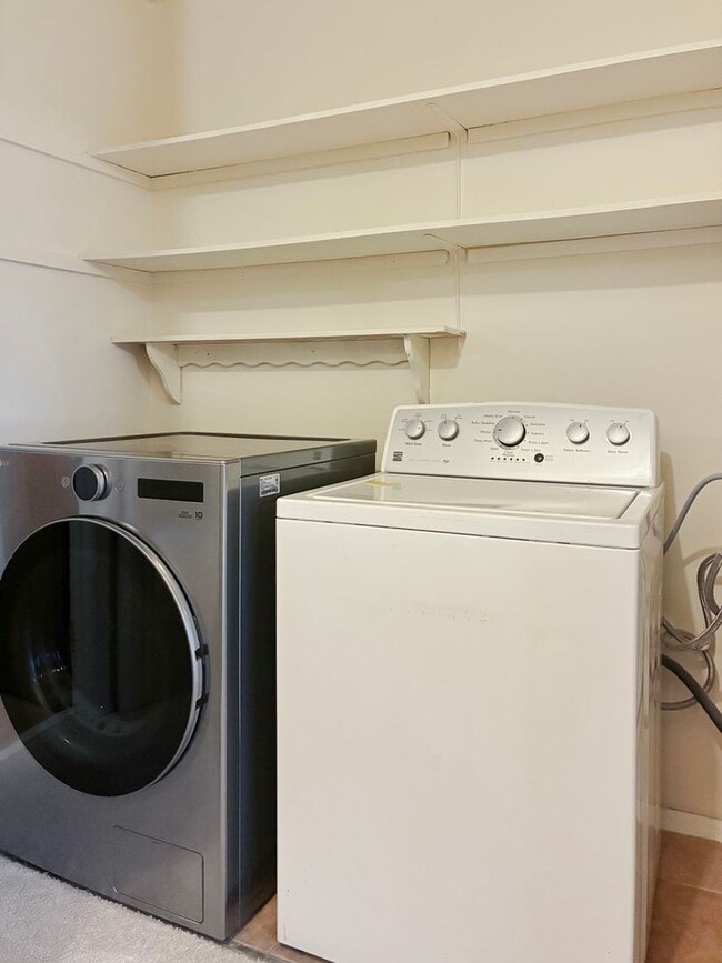 Building Photo - Holiday Special! 2 Bed in Henrico Neighborhood – No Application Fee This Season!