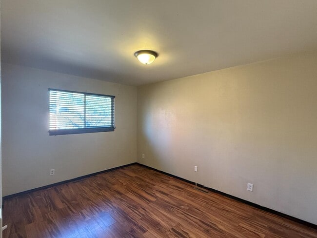 Building Photo - 5902 W Franklin St