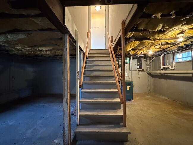 Building Photo - 27 Savin Ct
