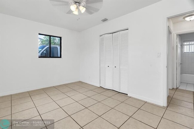 Building Photo - 4932 SW 12th St