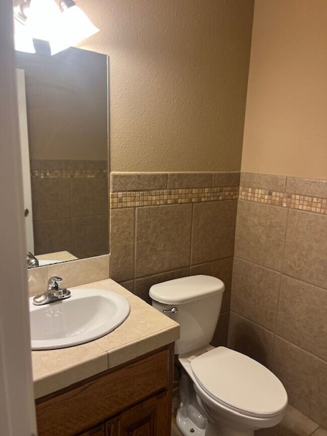 Building Photo - Bentonville 4 bedroom 3 car garage home near trails & Bentonville Square!