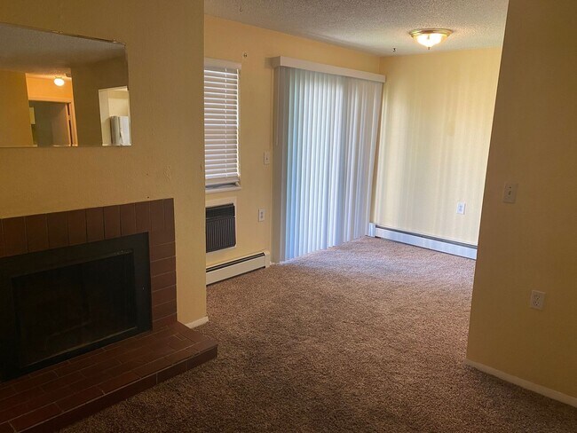 Building Photo - Quaint 1 Bedroom Ground-Floor Unit in Mid-Town Fort Collins