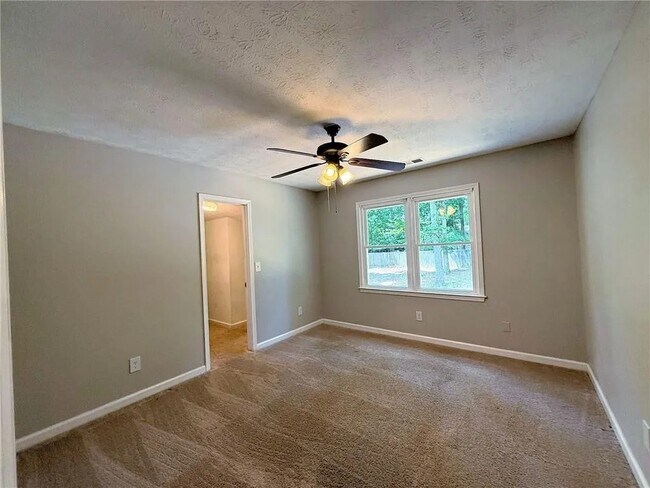 Building Photo - 2329 Milstead Cir NE
