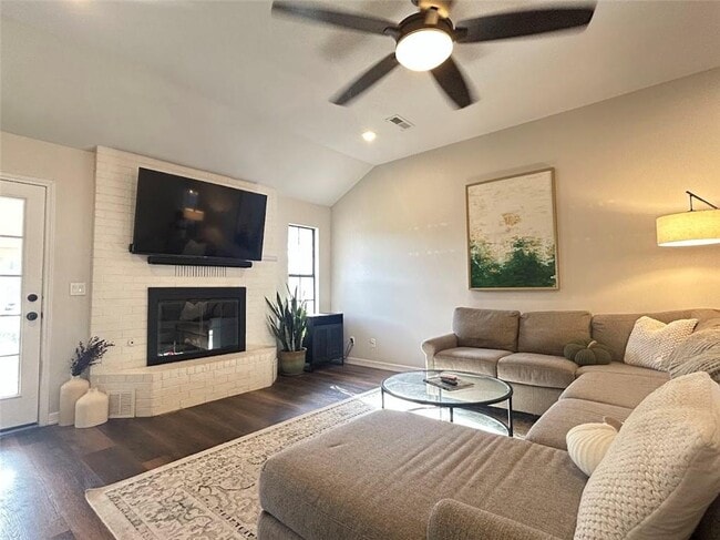 Building Photo - 1381 E Amber Dr