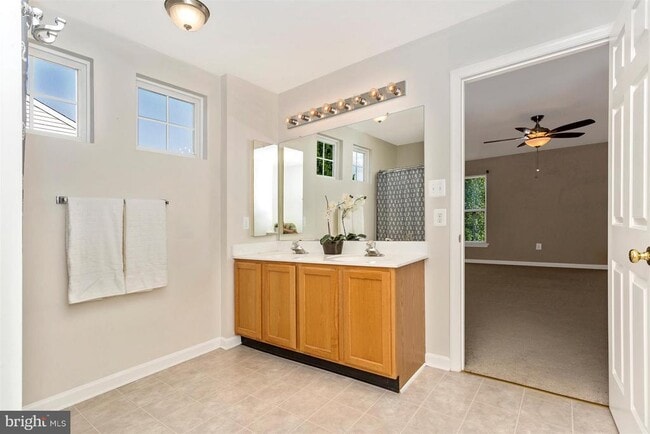 Building Photo - 2105 Twin Peaks Ct