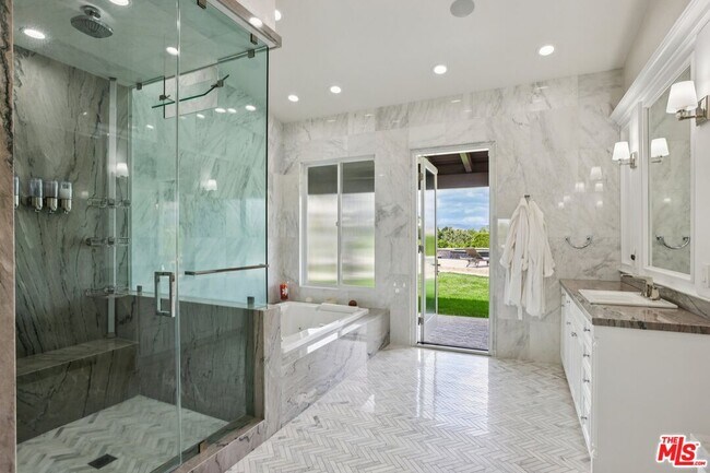 Building Photo - 27048 Triumph Ave