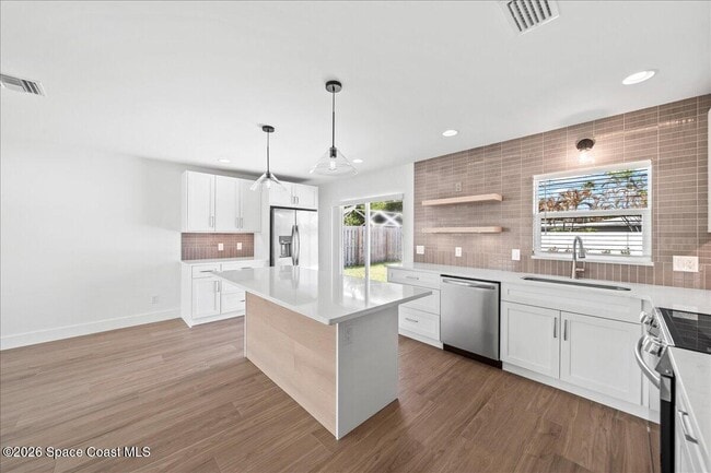 Building Photo - 122 1st Ave