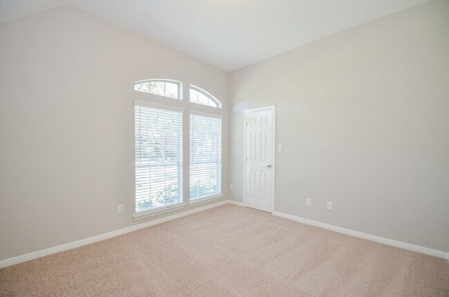 Building Photo - 2123 Thistlerock Ln