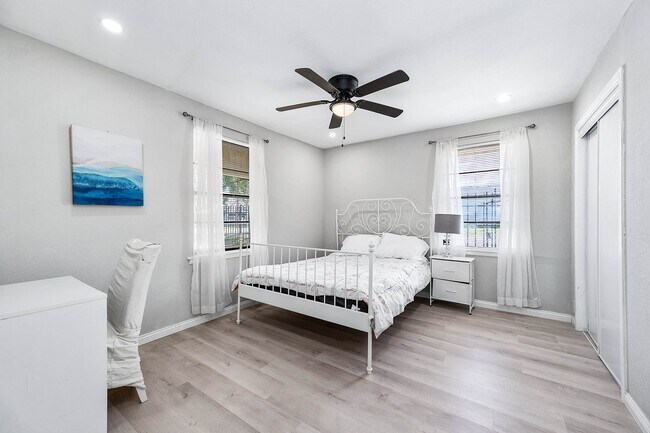 Building Photo - 4356 Phlox St