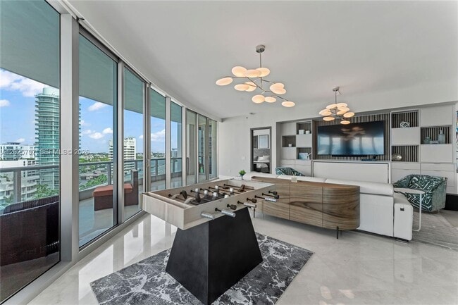 Building Photo - 5959 Collins Ave
