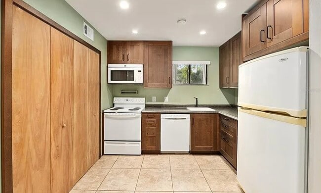 Building Photo - 3468 NW 37th Ave