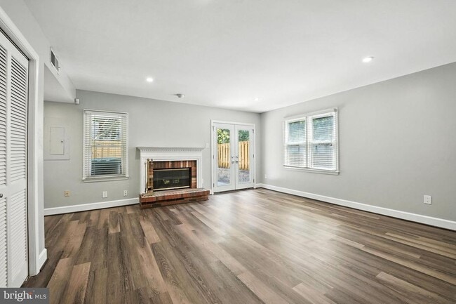 Building Photo - 3911 Courtland Cir