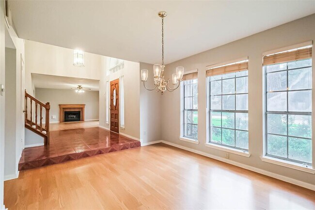 Building Photo - 10218 Hedge Way Dr