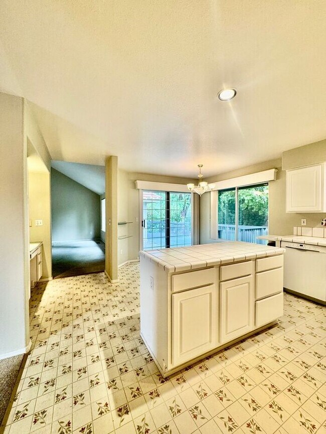 Building Photo - Spacious 3 Bed + Office | 3 Bath | 3-Car G...