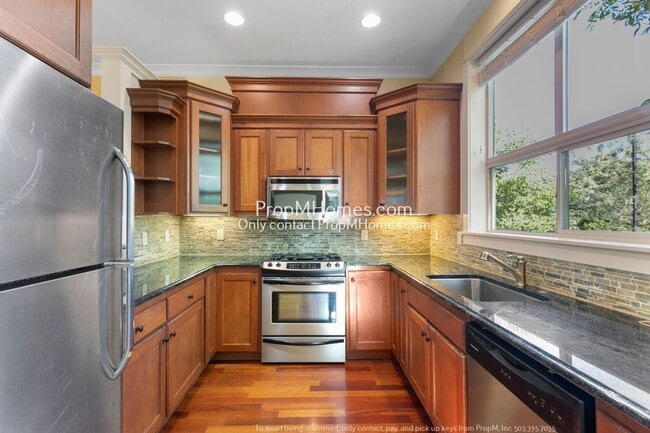 Building Photo - Luxury Two Bedroom Townhouse in NE!