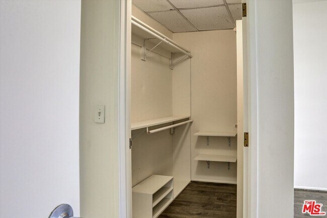 Building Photo - 10600 Wilshire Blvd