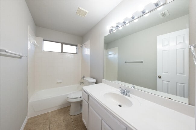 Building Photo - 1067 Valley Vista Dr