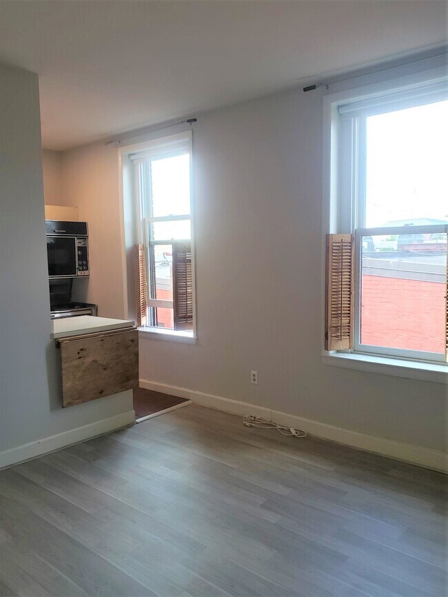 Building Photo - 333 2nd St NE