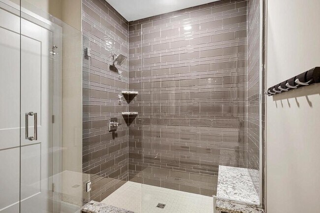 Building Photo - 112 W Starr Ave