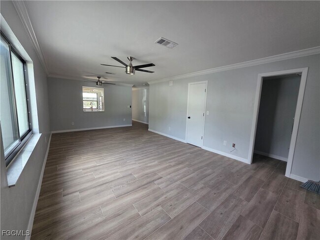 Building Photo - 1507 Cape Coral Pkwy W