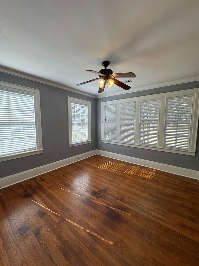 Building Photo - Lovely Cloverdale Idlewild Home