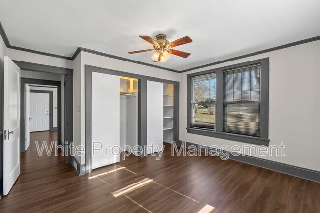 Building Photo - 401 W Ketchie St