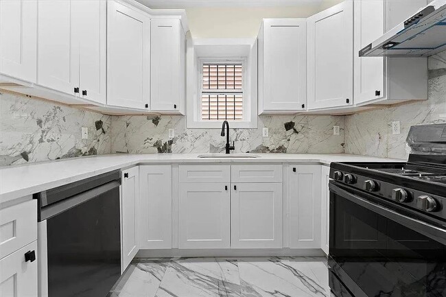 Building Photo - 2321 John F. Kennedy Blvd