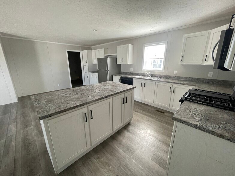 Building Photo - 69 Ashley Cir