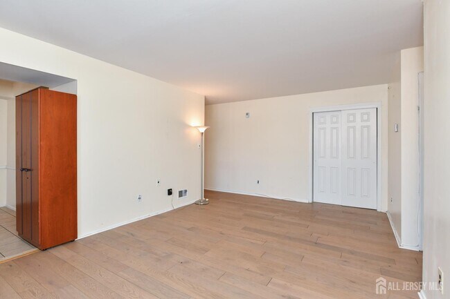 Building Photo - 290 Alpine Way