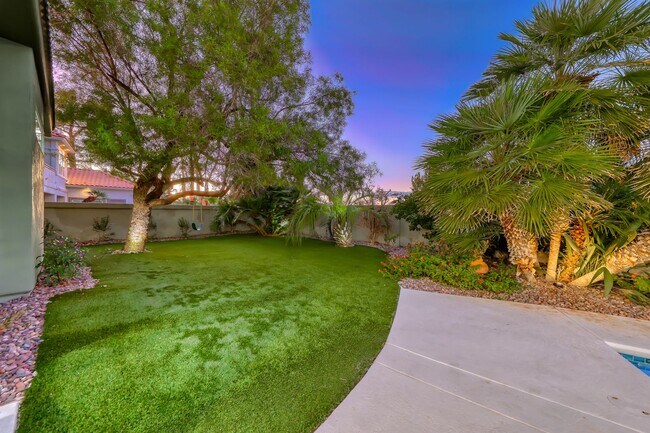 Building Photo - Stunning Green Valley, Guard Gated Community, Pool Home!