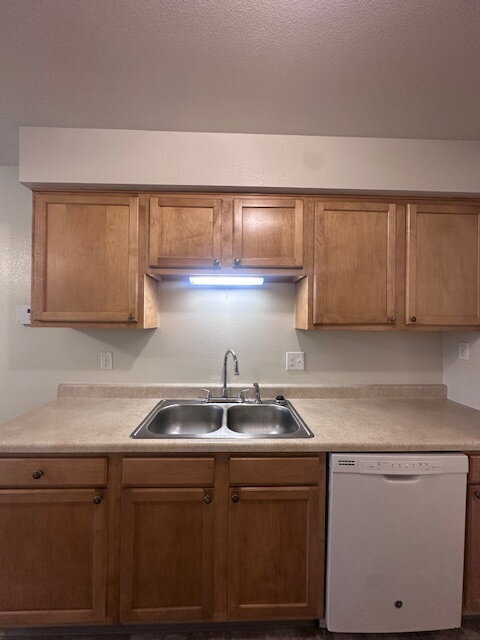 Building Photo - Charming 2-Bedroom Apartment with Modern Comforts on SE Division St.