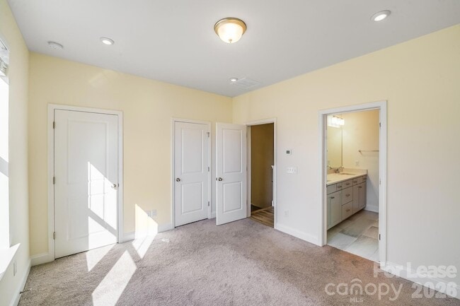 Building Photo - 334 Simeon Dr