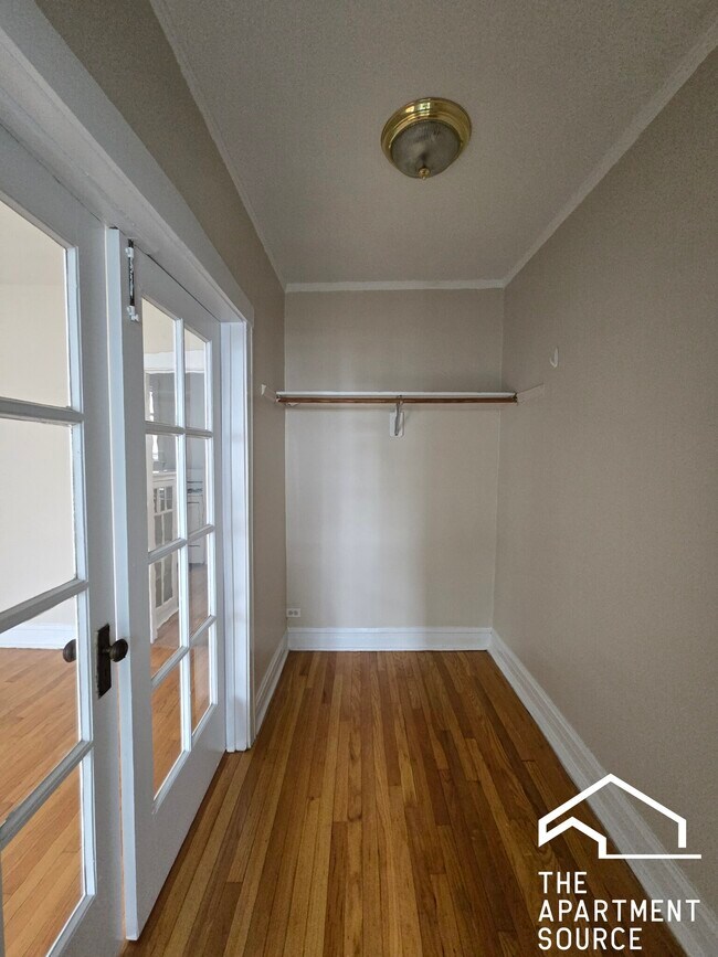 Building Photo - 4107 N Sacramento Ave