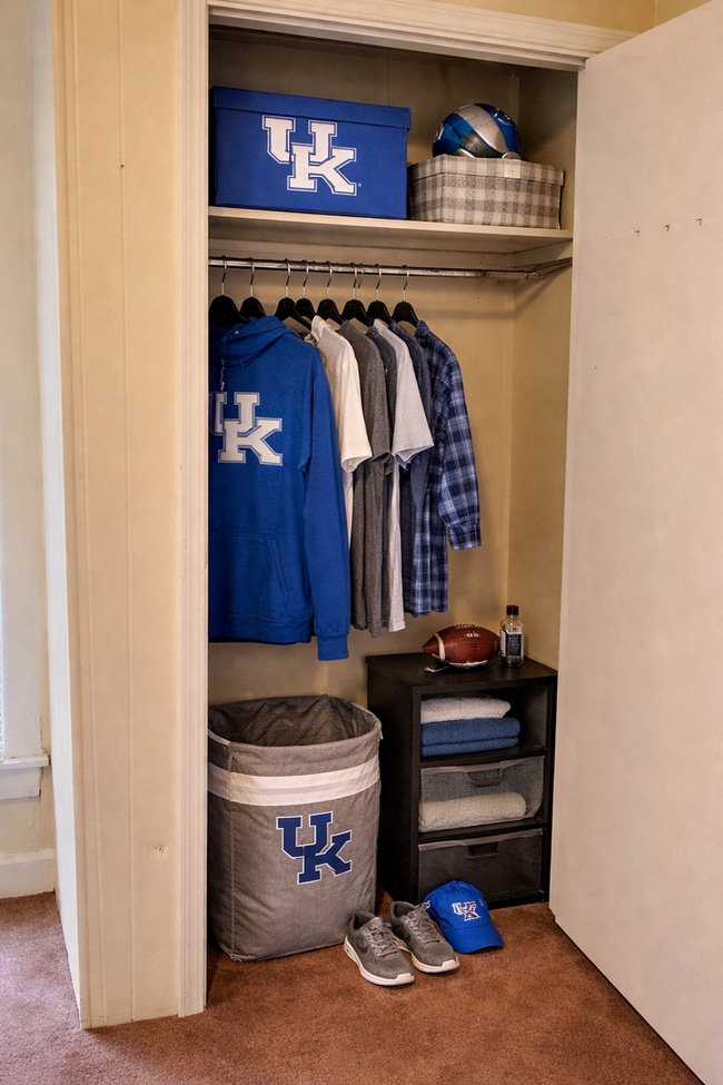 Building Photo - 339 Park Ave