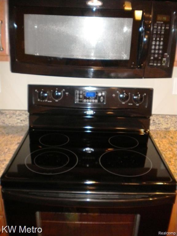 Building Photo - 350 N Main St