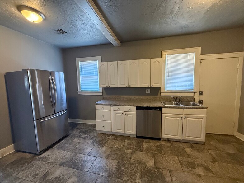 Building Photo - 1748 E 14th St