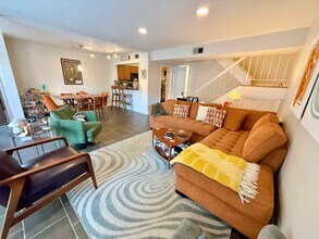 Building Photo - Walkable Green Hills Condo- 2 Bed 1.5 Bath $1900/mo