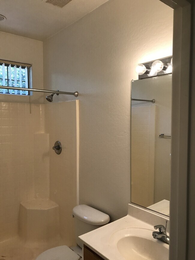 Building Photo - 3 bed 2 bath Home in Cottonwood Commons Contact Property Pros Go to rentprosaz.com look under Vac...