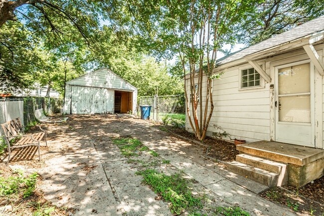 Building Photo - 3515 Fairview Ave