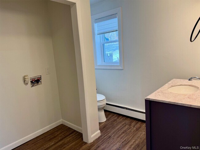 Building Photo - 136 Mountain Rd