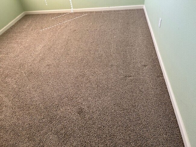 Building Photo - Spacious 4 bedroom, 2.5 Bathroom Available...