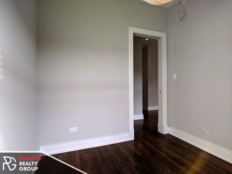 Building Photo - 736 W Addison St